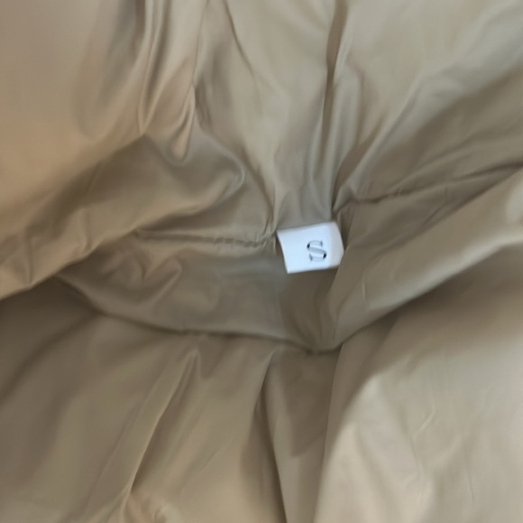 Amazon Cropped Puffer Vest Size Small Tan - Picture 5 of 5